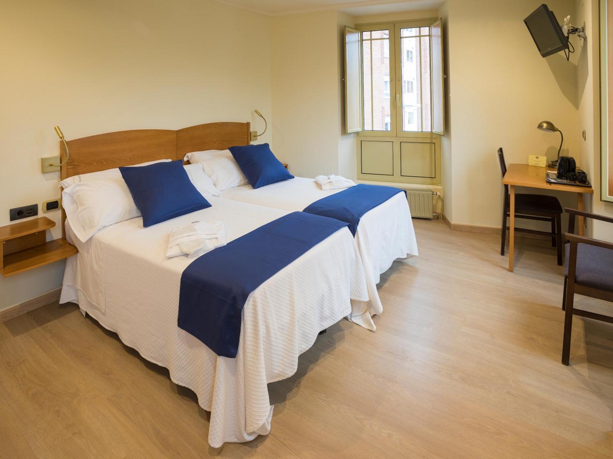 Hotel Roma Sarria Exteriör bild