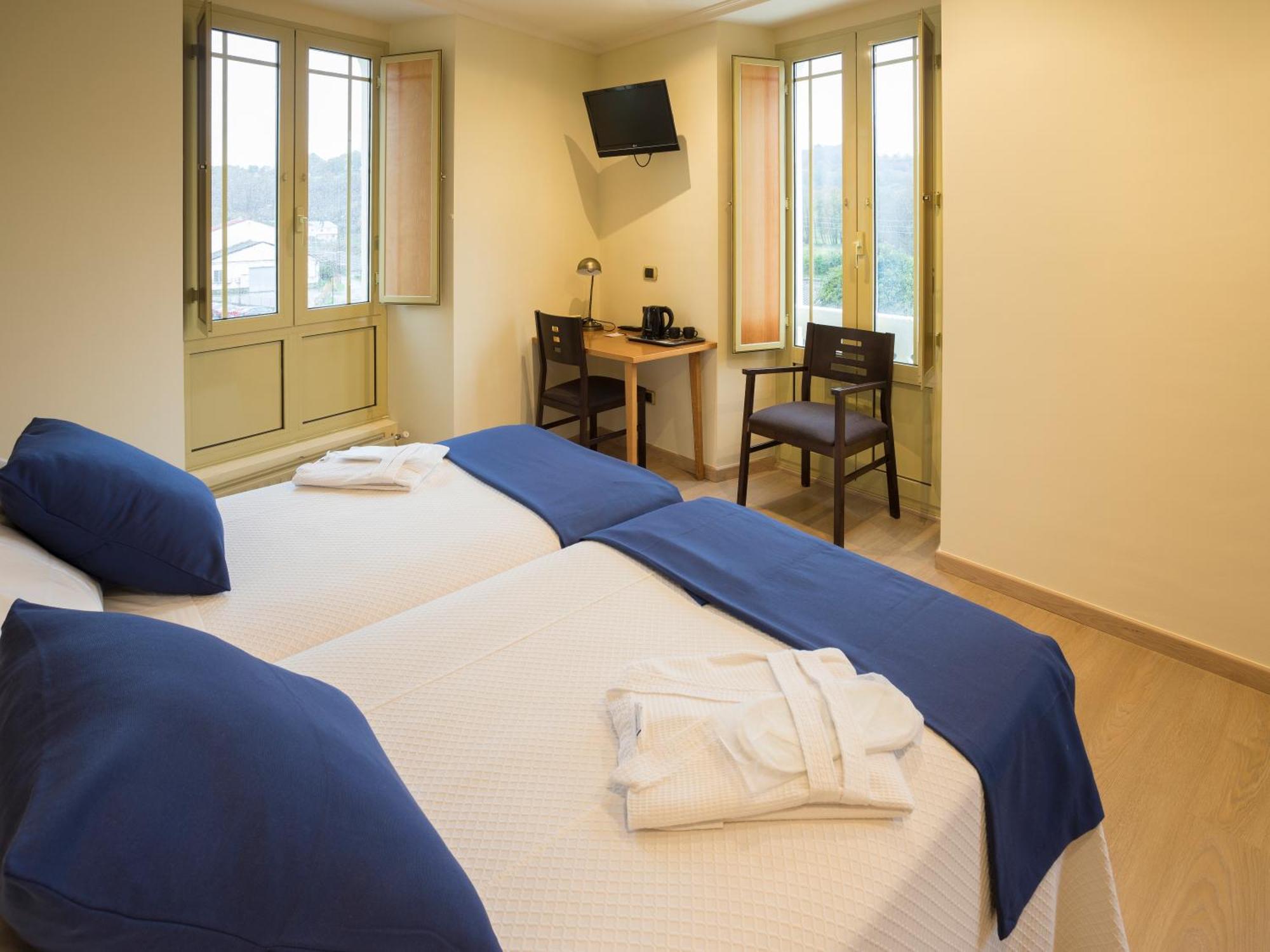 Hotel Roma Sarria Exteriör bild